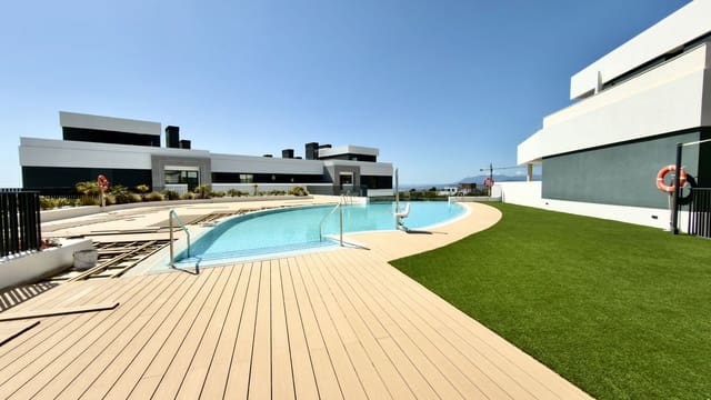 2 soverom Leilighet til salgs i Los Monteros, Marbella med svømmebasseng garasje - € 600 000 (Ref: 9753644)