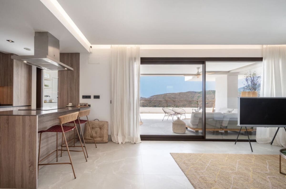 3 quarto Apartamento para venda em Istan com piscina garagem - 1 195 000 € (Ref: 9787905)