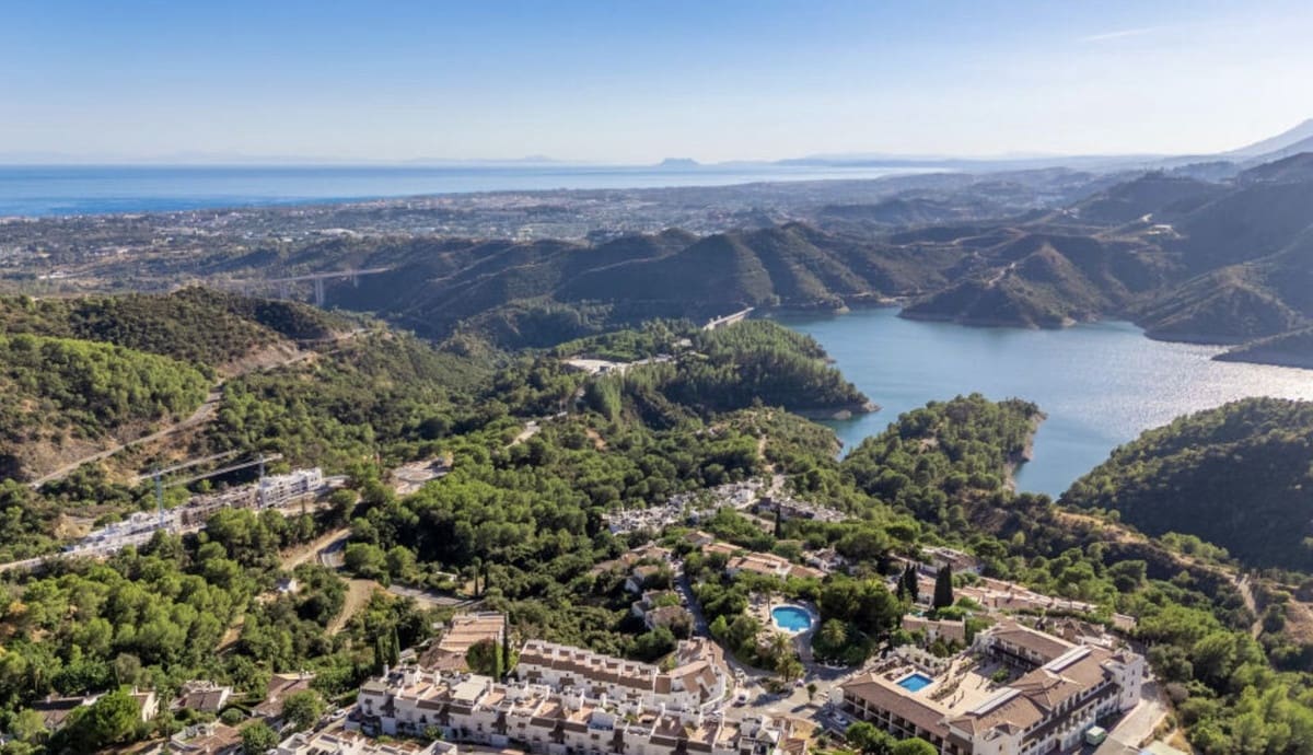 3 quarto Apartamento para venda em Istan com piscina garagem - 1 195 000 € (Ref: 9787905)