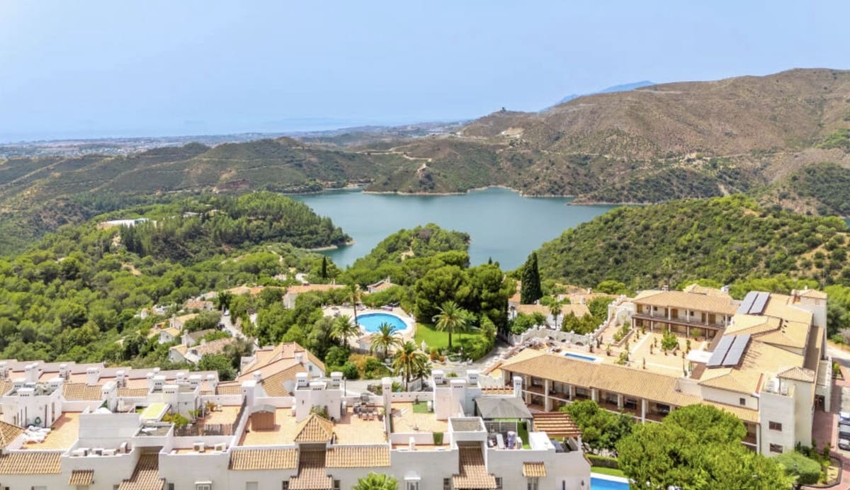 3 quarto Apartamento para venda em Istan com piscina garagem - 1 195 000 € (Ref: 9787905)