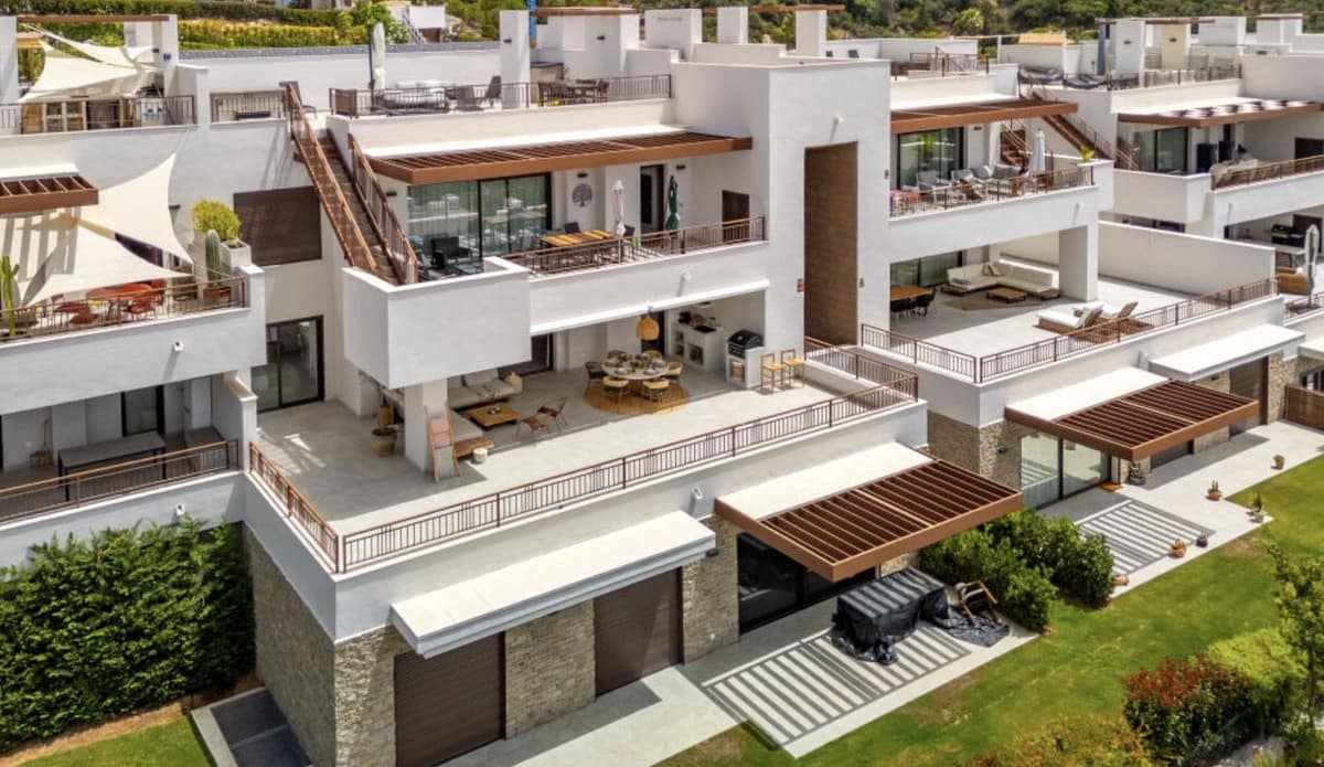 3 quarto Apartamento para venda em Istan com piscina garagem - 1 195 000 € (Ref: 9787905)