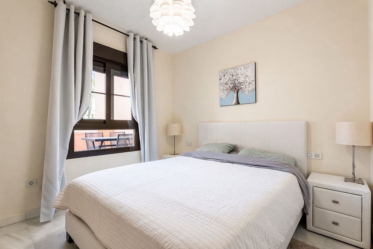 2 makuuhuone Huoneisto myytävänä paikassa Estepona mukana uima-altaan 
autotalli - 450 000 € (Ref: 9789661)