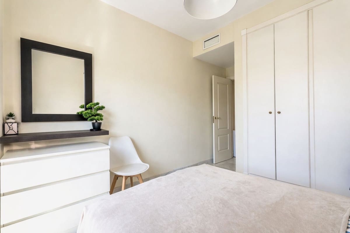 2 makuuhuone Huoneisto myytävänä paikassa Estepona mukana uima-altaan 
autotalli - 450 000 € (Ref: 9789661)