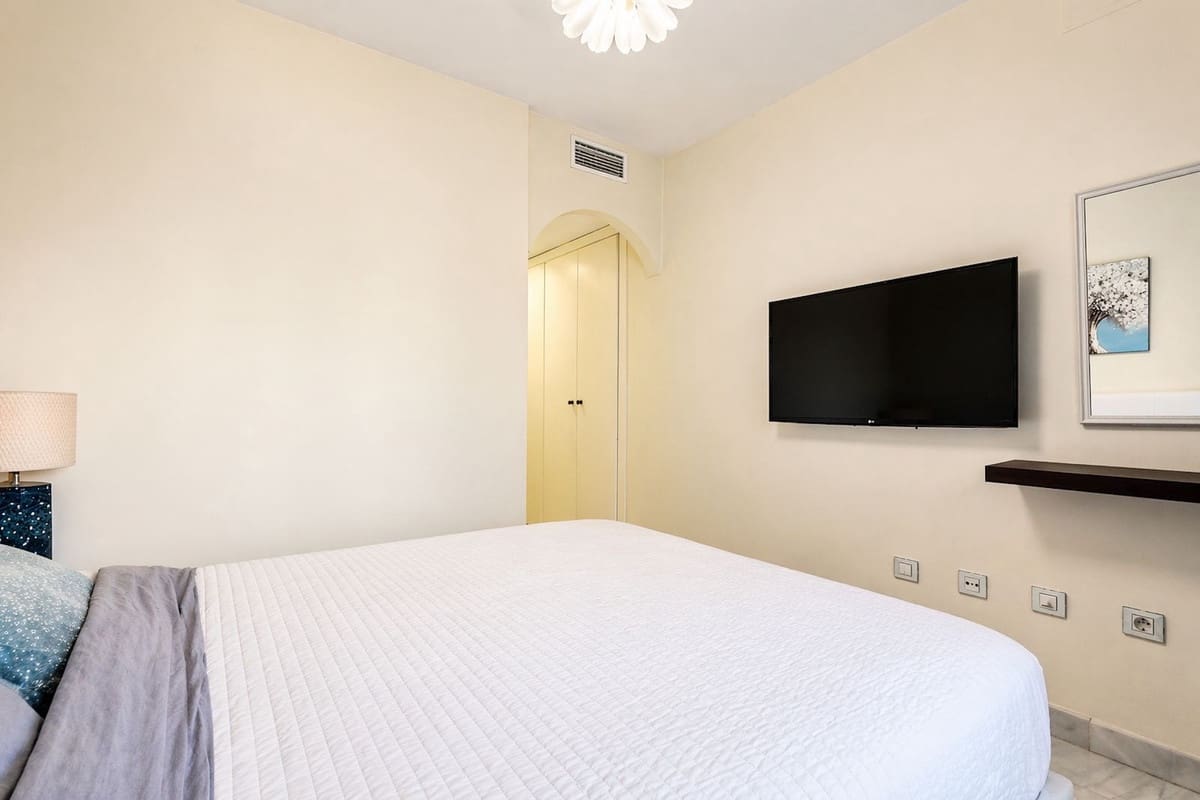 2 makuuhuone Huoneisto myytävänä paikassa Estepona mukana uima-altaan 
autotalli - 450 000 € (Ref: 9789661)