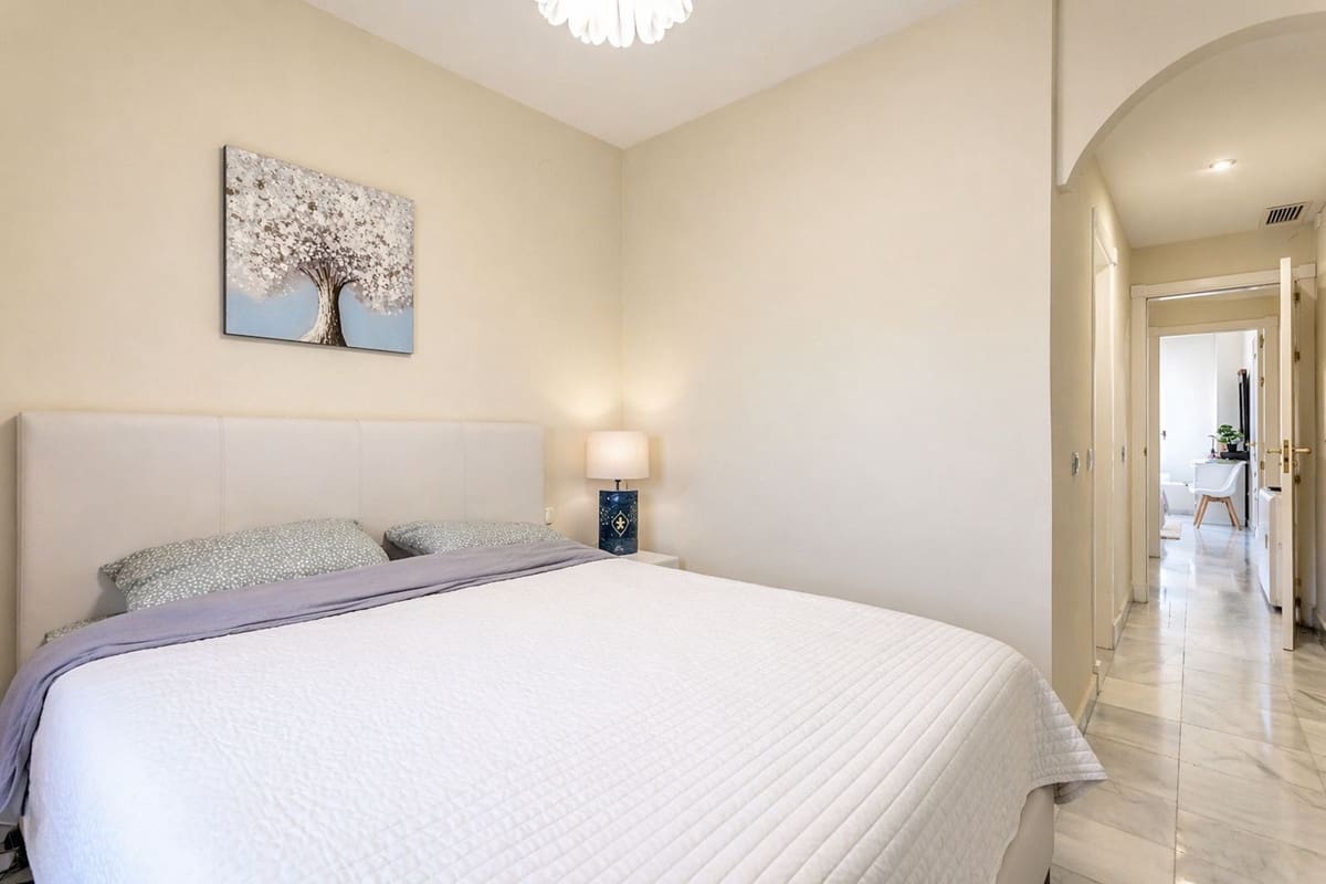 2 makuuhuone Huoneisto myytävänä paikassa Estepona mukana uima-altaan 
autotalli - 450 000 € (Ref: 9789661)