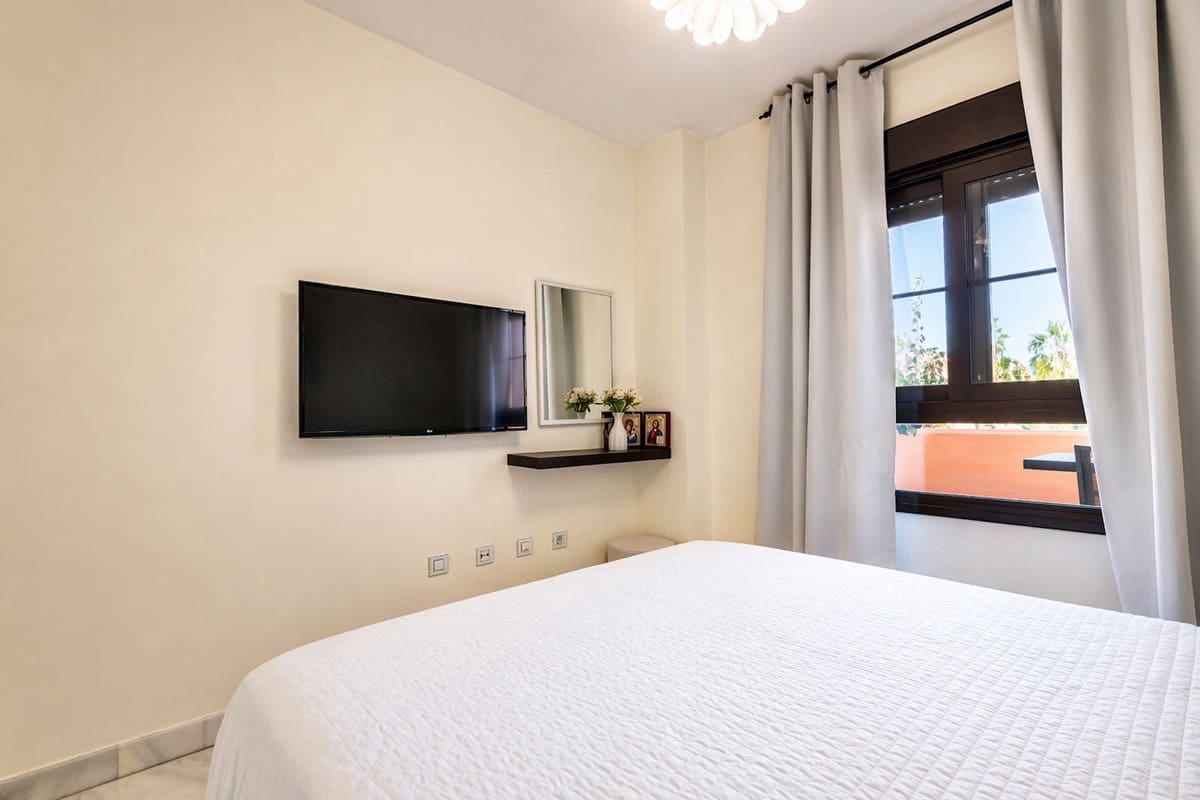 2 makuuhuone Huoneisto myytävänä paikassa Estepona mukana uima-altaan 
autotalli - 450 000 € (Ref: 9789661)