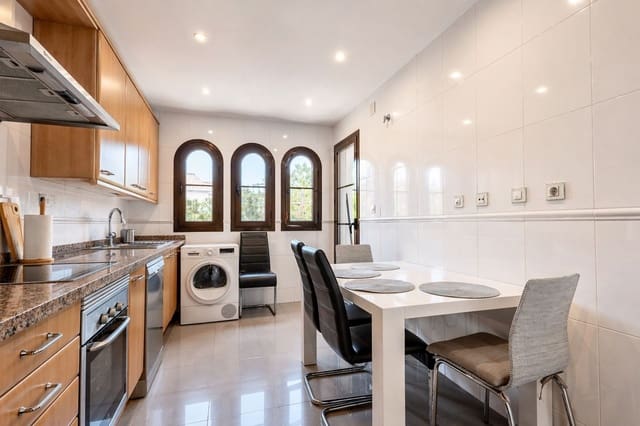 2 makuuhuone Huoneisto myytävänä paikassa Estepona mukana uima-altaan 
autotalli - 450 000 € (Ref: 9789661)