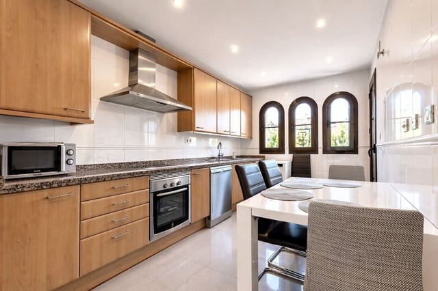 2 makuuhuone Huoneisto myytävänä paikassa Estepona mukana uima-altaan 
autotalli - 450 000 € (Ref: 9789661)