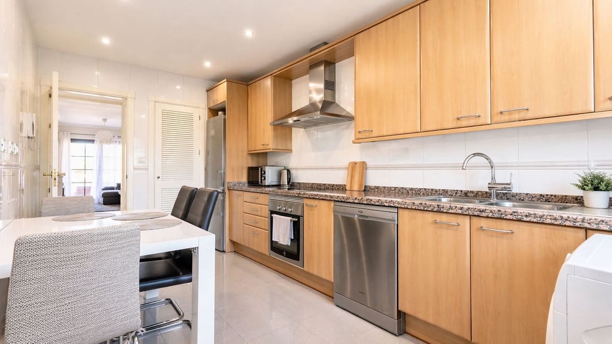 2 makuuhuone Huoneisto myytävänä paikassa Estepona mukana uima-altaan 
autotalli - 450 000 € (Ref: 9789661)