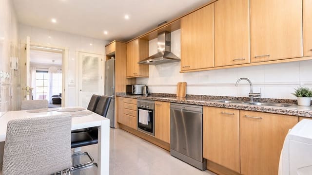 2 makuuhuone Huoneisto myytävänä paikassa Estepona mukana uima-altaan 
autotalli - 450 000 € (Ref: 9789661)