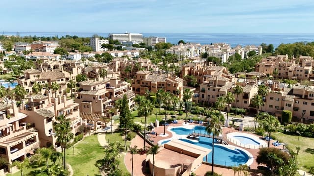 Apartamento de 2 habitaciones en Estepona en venta con piscina garaje - 450.000 € (Ref: 9789661)