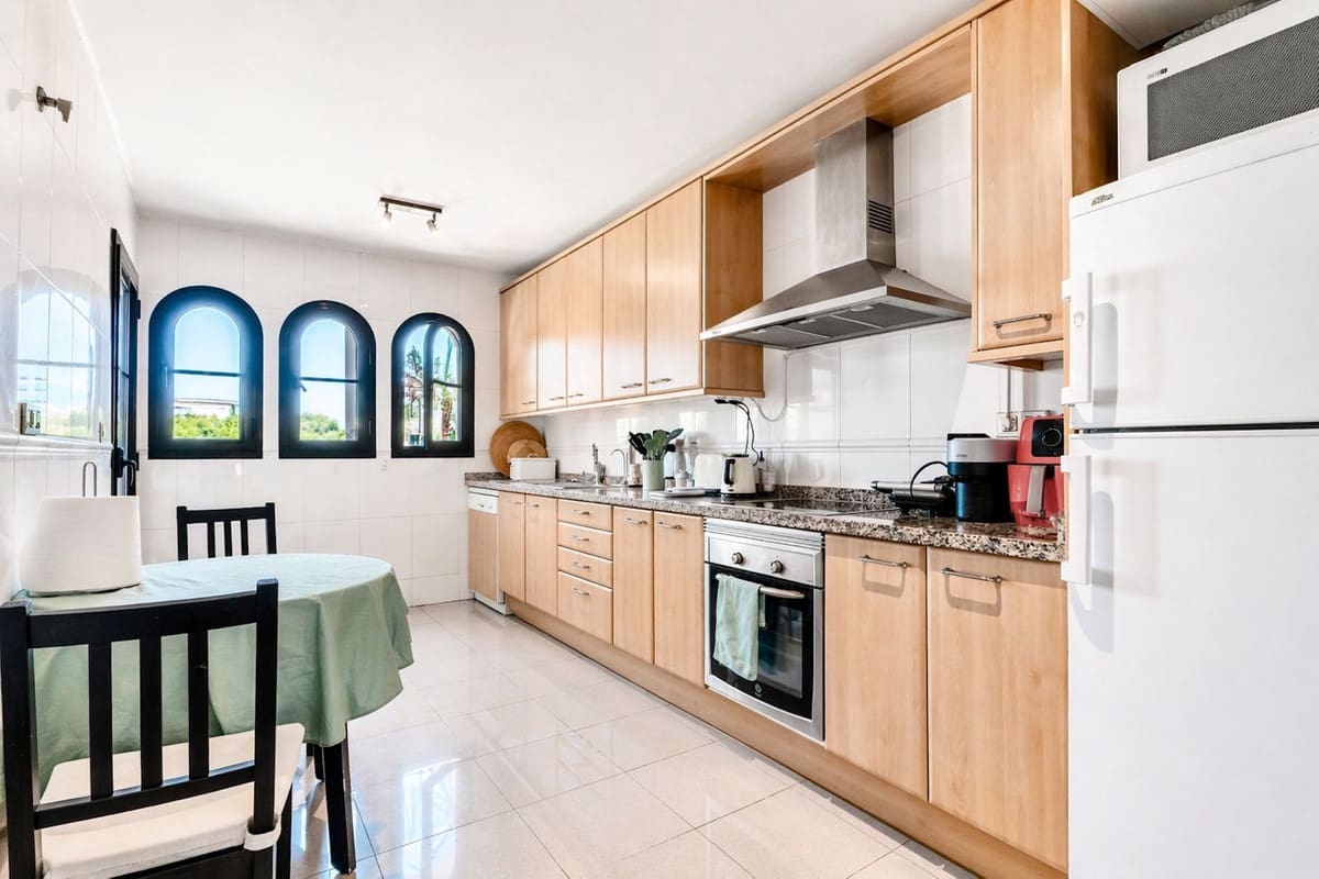 2 soveværelse Lejlighed til salg i Estepona med swimmingpool garage - € 450.000 (Ref: 9805783)