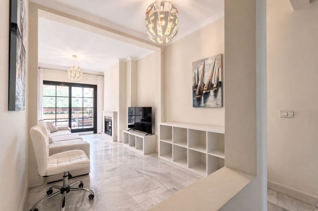 2 soveværelse Lejlighed til salg i Estepona med swimmingpool garage - € 450.000 (Ref: 9805783)