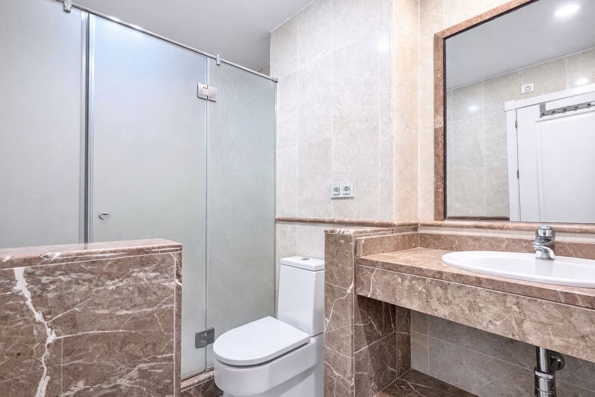 2 soveværelse Lejlighed til salg i Estepona med swimmingpool garage - € 450.000 (Ref: 9805783)