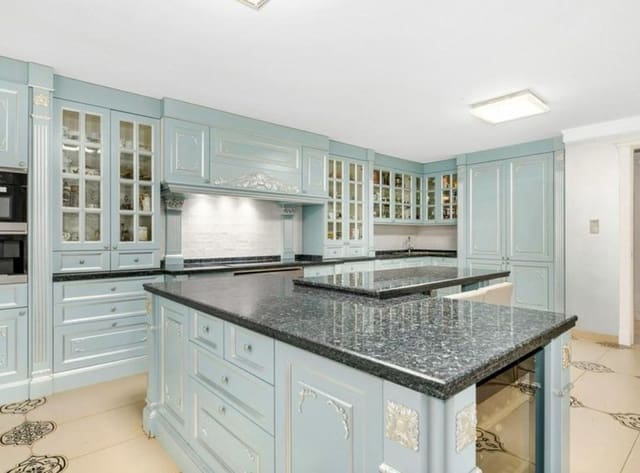 9 slaapkamer Villa te koop in Marbella met zwembad garage - € 9.900.000 (Ref: 9805922)