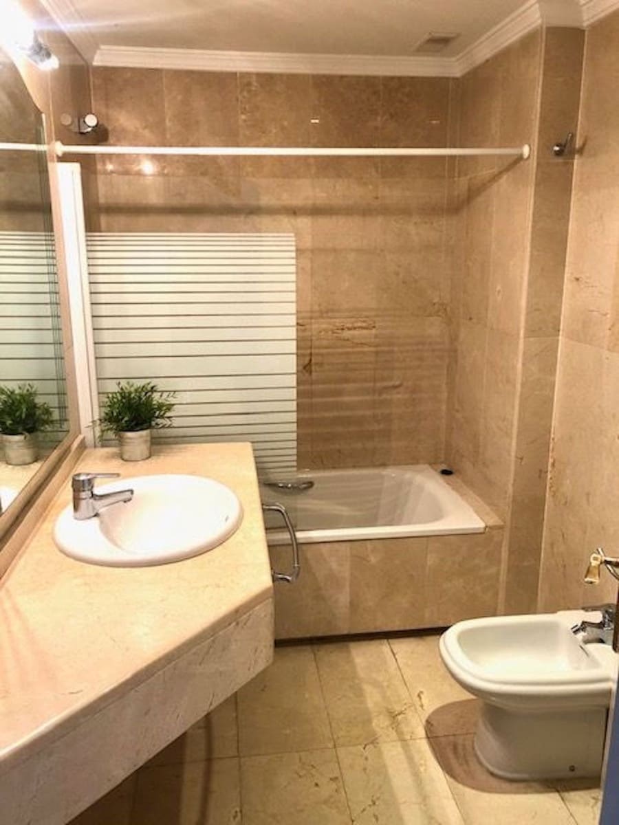 1 makuuhuone Huoneisto myytävänä paikassa Marbella mukana uima-altaan 
autotalli - 420 000 € (Ref: 9807178)