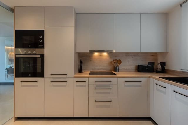 2 soveværelse Lejlighed til leje i Nueva Andalucia, Marbella med swimmingpool garage - € 4.000 (Ref: 9807534)