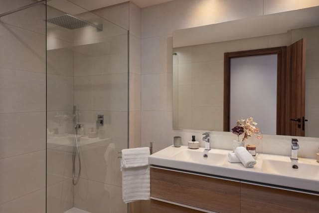 2 soveværelse Lejlighed til leje i Nueva Andalucia, Marbella med swimmingpool garage - € 4.000 (Ref: 9807534)