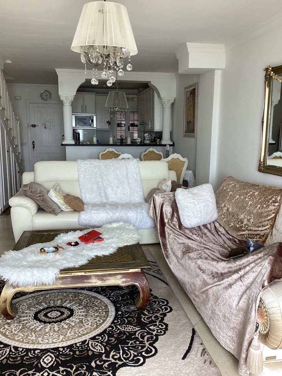 3 Zimmer Apartment zu vermieten in Estepona mit Pool Garage - 2.800 € (Ref: 9810850)