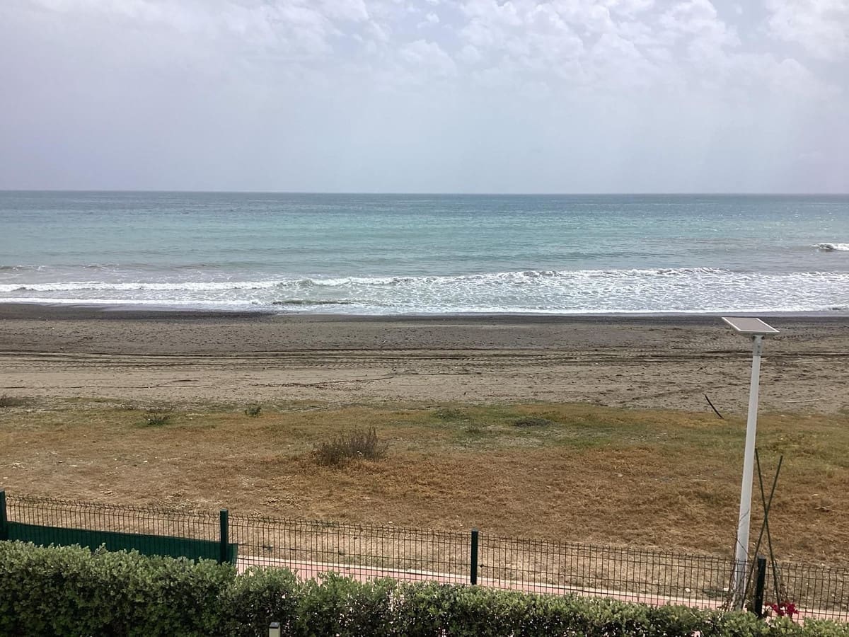 3 Zimmer Apartment zu vermieten in Estepona mit Pool Garage - 2.800 € (Ref: 9810850)