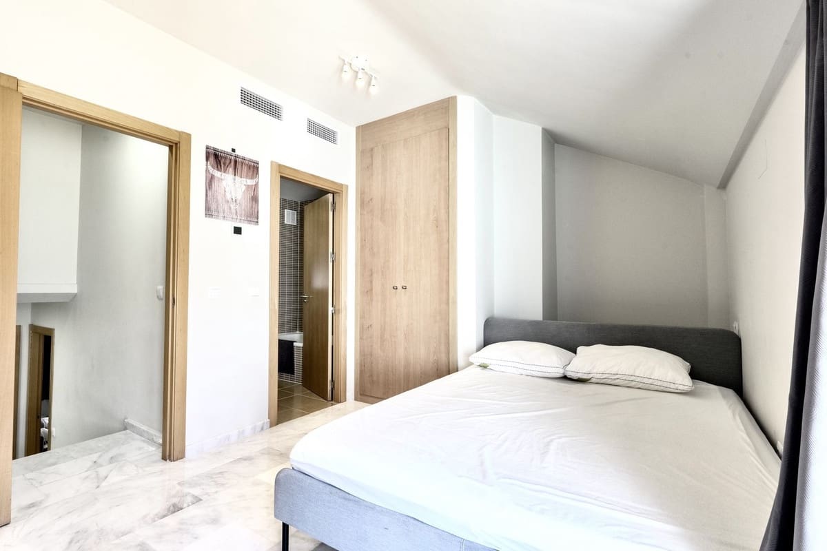 4 Zimmer Ferienhaus in Riviera del Sol mit Pool Garage - 1.750 € (Ref: 9813538)
