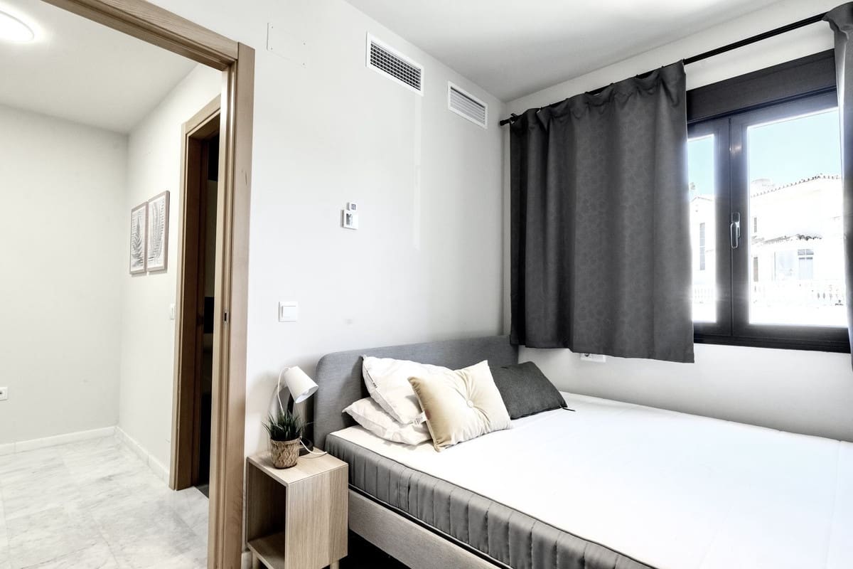 4 Zimmer Ferienhaus in Riviera del Sol mit Pool Garage - 1.750 € (Ref: 9813538)