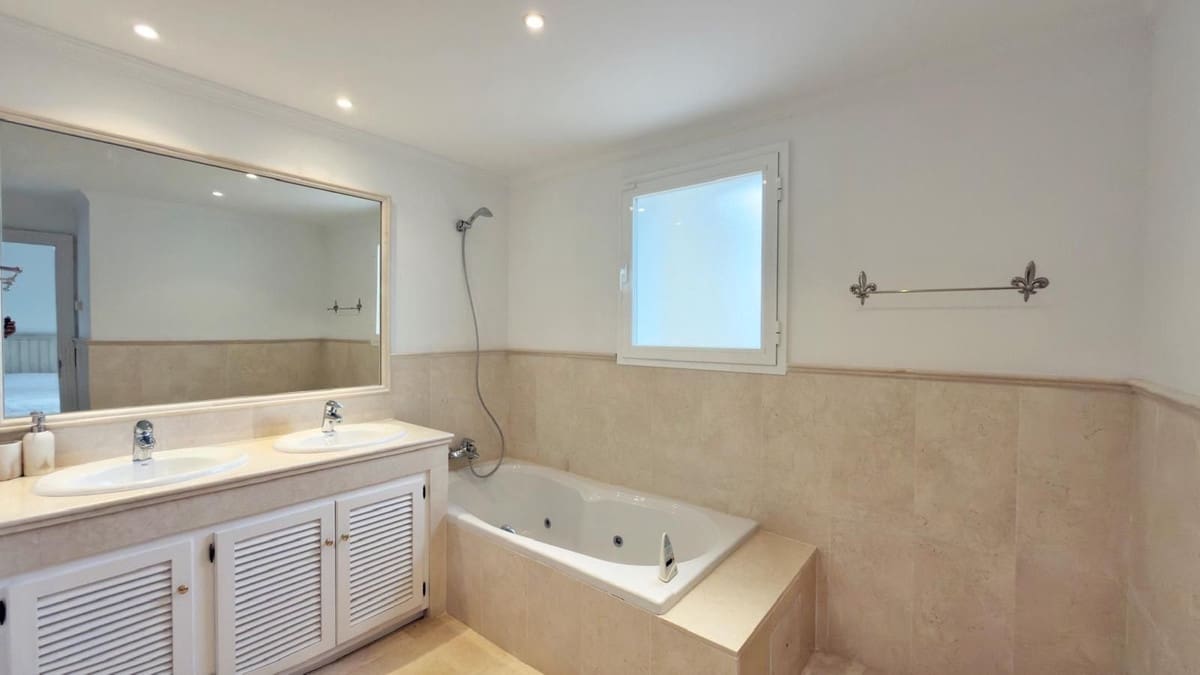 3 quarto Casa em Banda para venda em Malaga cidade com piscina garagem - 895 000 € (Ref: 9815218)