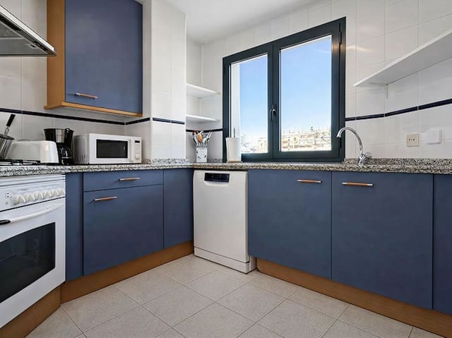 3 sypialnia Apartament na kwatery wakacyjne w San Pedro de Alcantara, Marbella z basenem garażem - 1 750 € (Ref: 9815219)