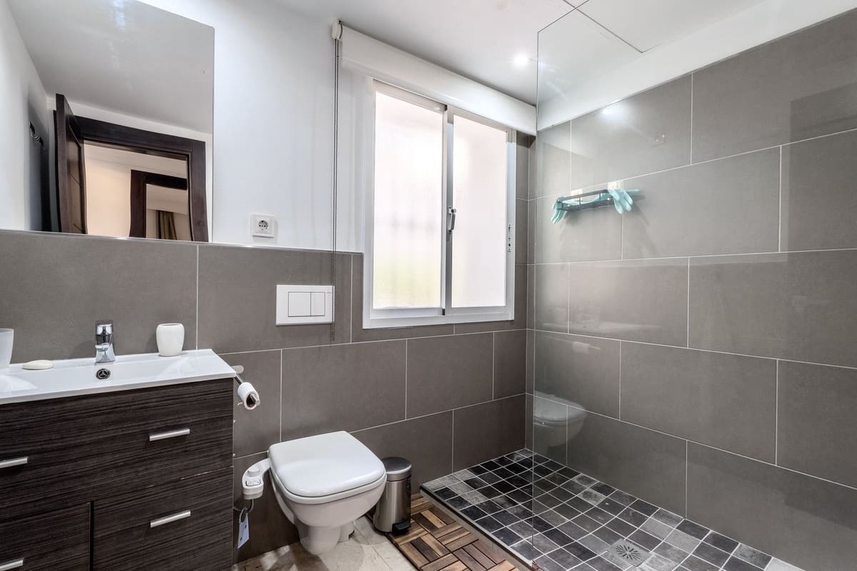 2 soveværelse Lejlighed til leje i La Quinta med swimmingpool garage - € 2.200 (Ref: 9815400)
