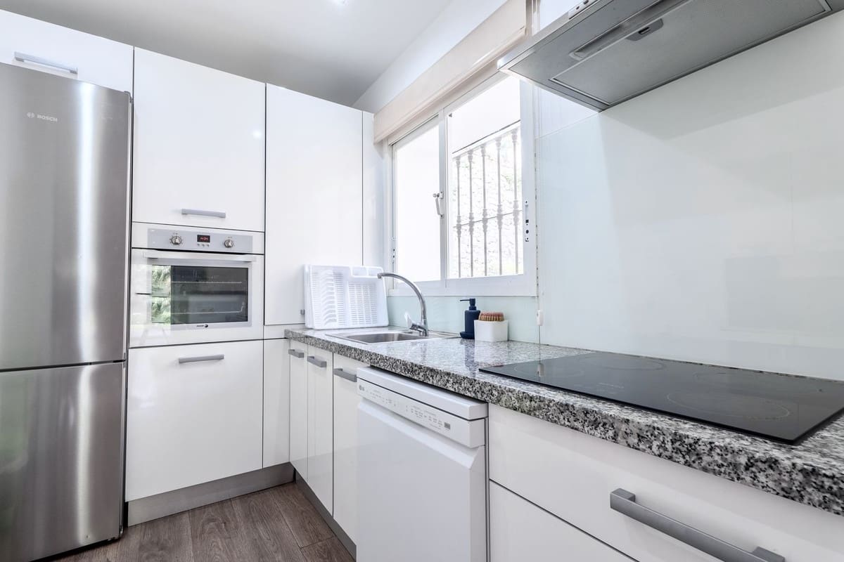 2 soveværelse Lejlighed til leje i La Quinta med swimmingpool garage - € 2.200 (Ref: 9815400)