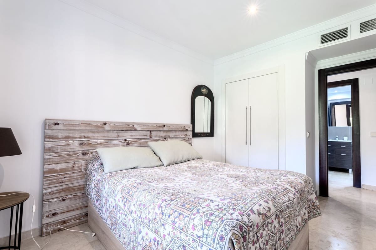 2 soveværelse Lejlighed til leje i La Quinta med swimmingpool garage - € 2.200 (Ref: 9815400)