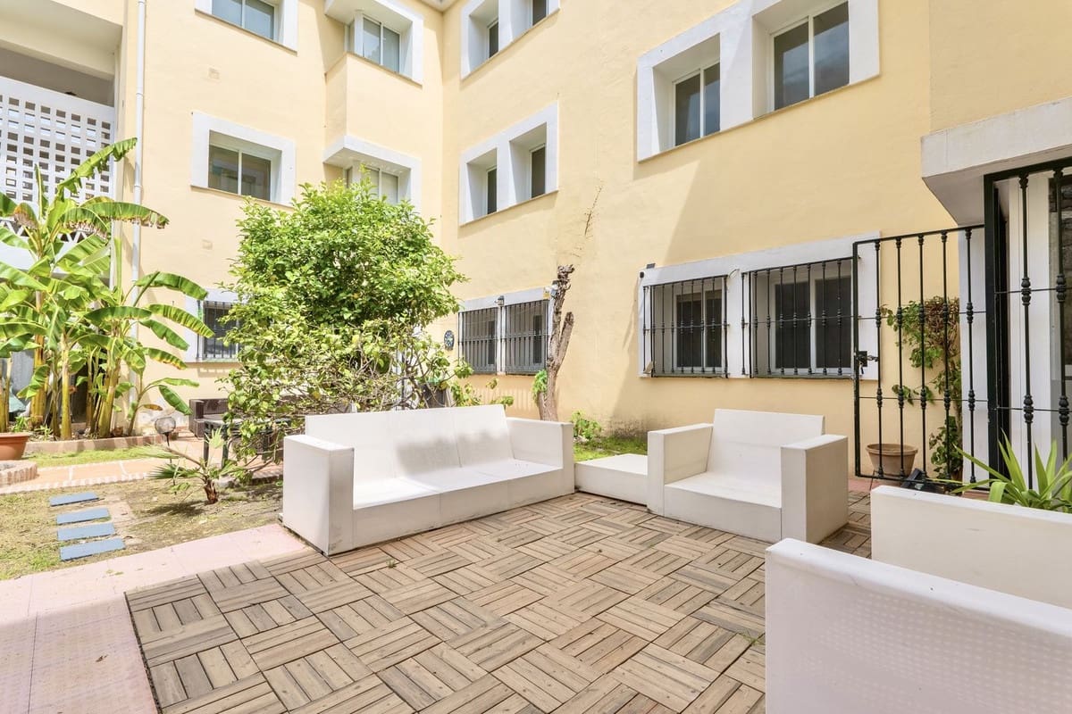 2 soveværelse Lejlighed til leje i La Quinta med swimmingpool garage - € 2.200 (Ref: 9815400)