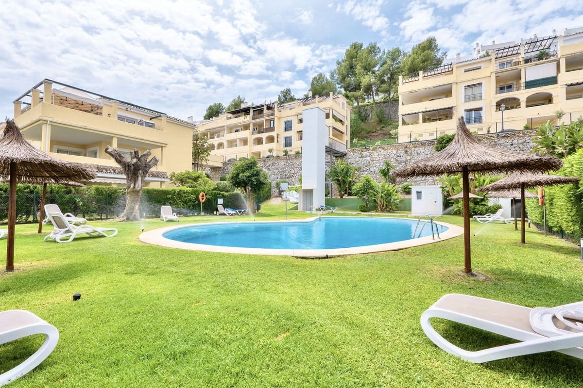 2 soveværelse Lejlighed til leje i La Quinta med swimmingpool garage - € 2.200 (Ref: 9815400)