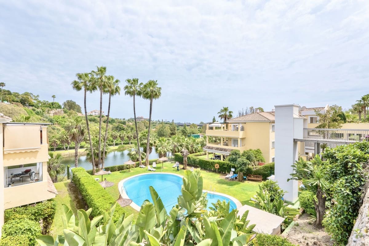 2 soveværelse Lejlighed til leje i La Quinta med swimmingpool garage - € 2.200 (Ref: 9815400)