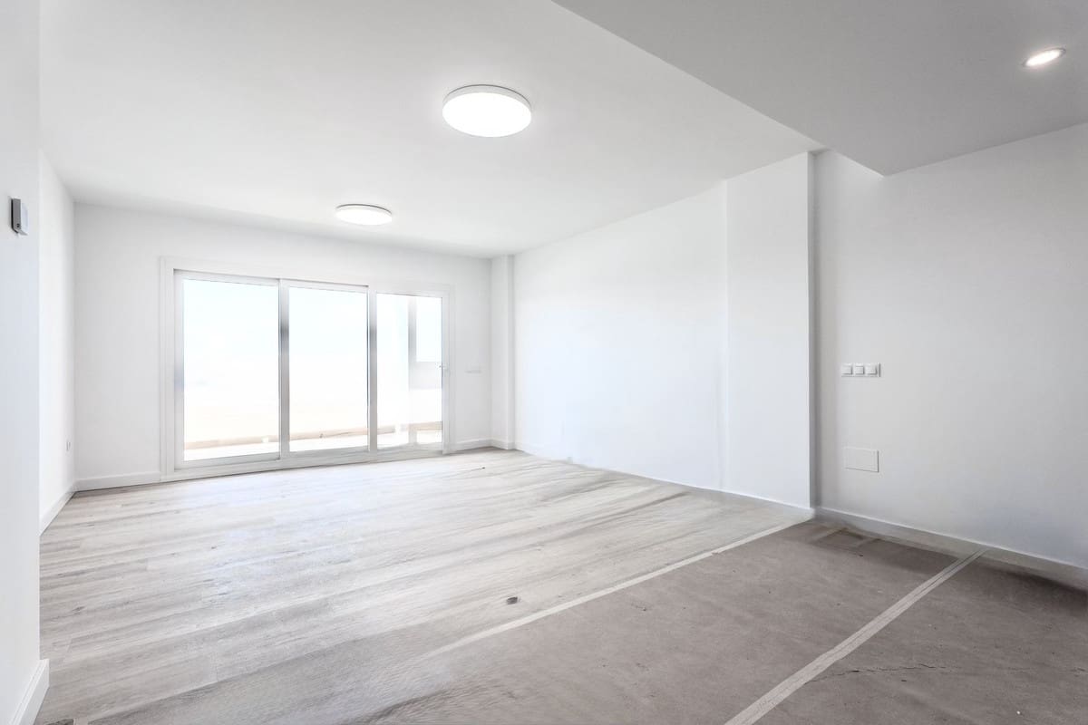 3 Zimmer Apartment zu vermieten in Nueva Andalucia mit Pool Garage - 2.700 € (Ref: 9816772)