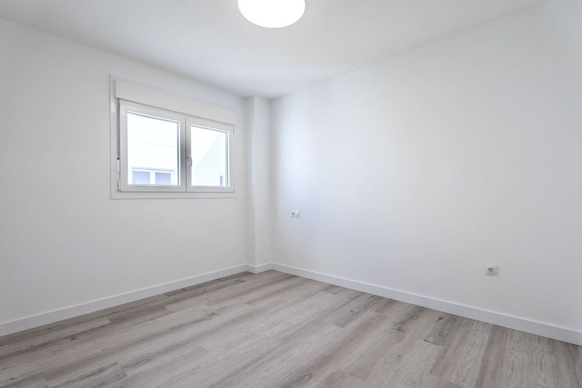 3 Zimmer Apartment zu vermieten in Nueva Andalucia mit Pool Garage - 2.700 € (Ref: 9816772)