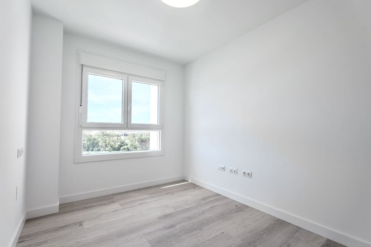 3 Zimmer Apartment zu vermieten in Nueva Andalucia mit Pool Garage - 2.700 € (Ref: 9816772)