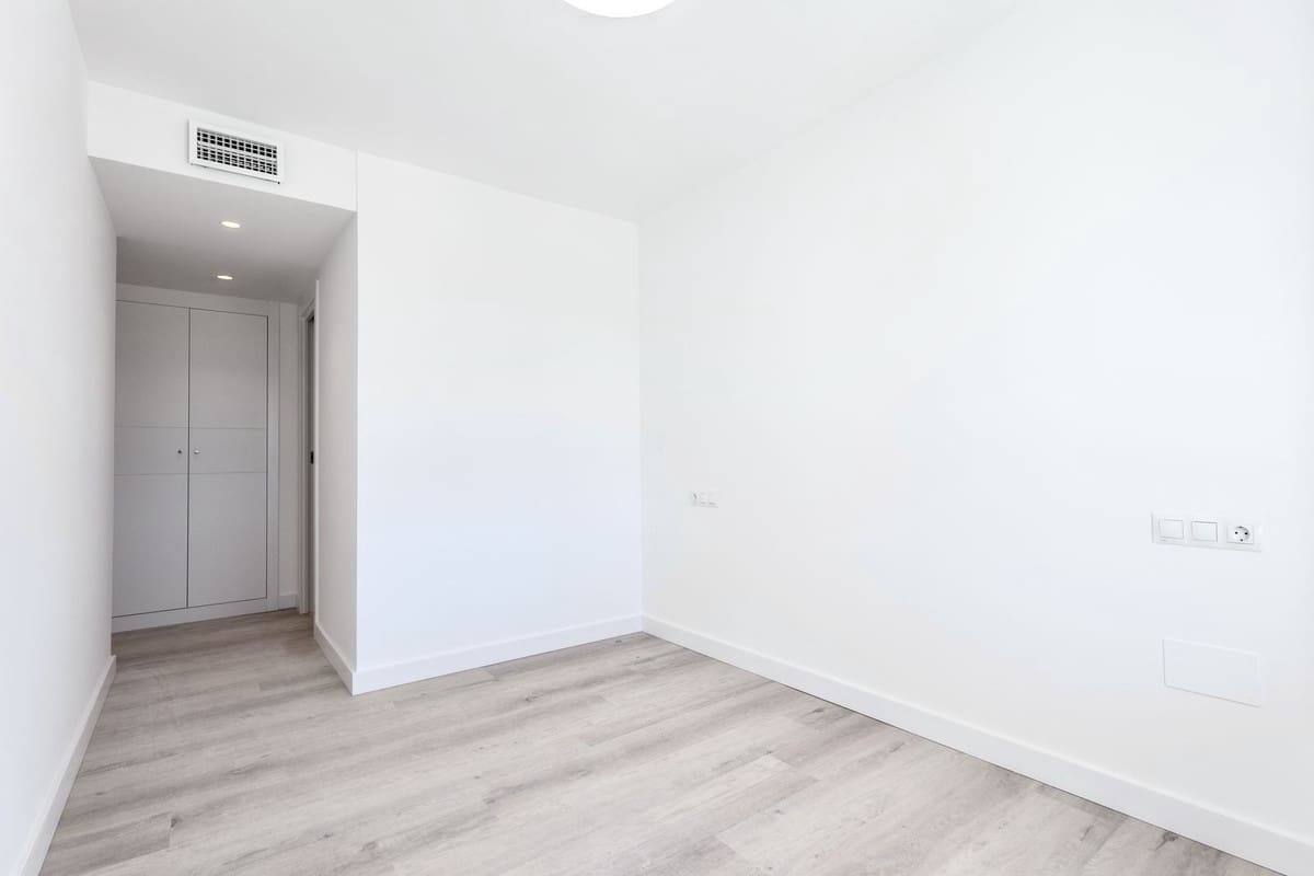 3 Zimmer Apartment zu vermieten in Nueva Andalucia mit Pool Garage - 2.700 € (Ref: 9816772)