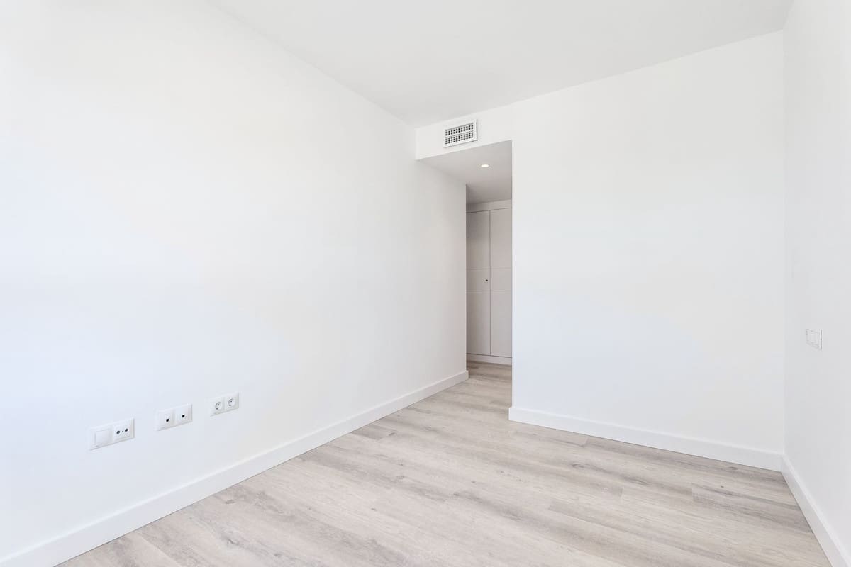 3 Zimmer Apartment zu vermieten in Nueva Andalucia mit Pool Garage - 2.700 € (Ref: 9816772)
