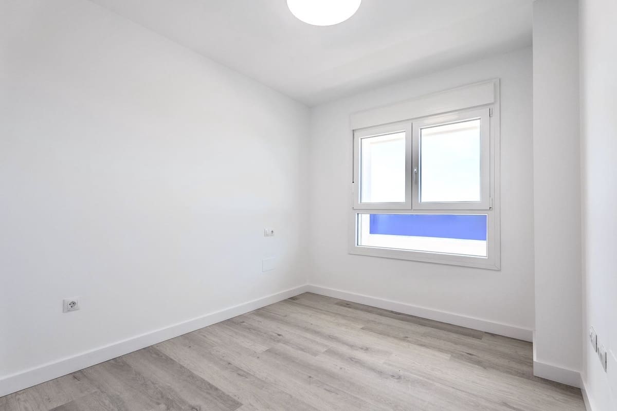 3 Zimmer Apartment zu vermieten in Nueva Andalucia mit Pool Garage - 2.700 € (Ref: 9816772)