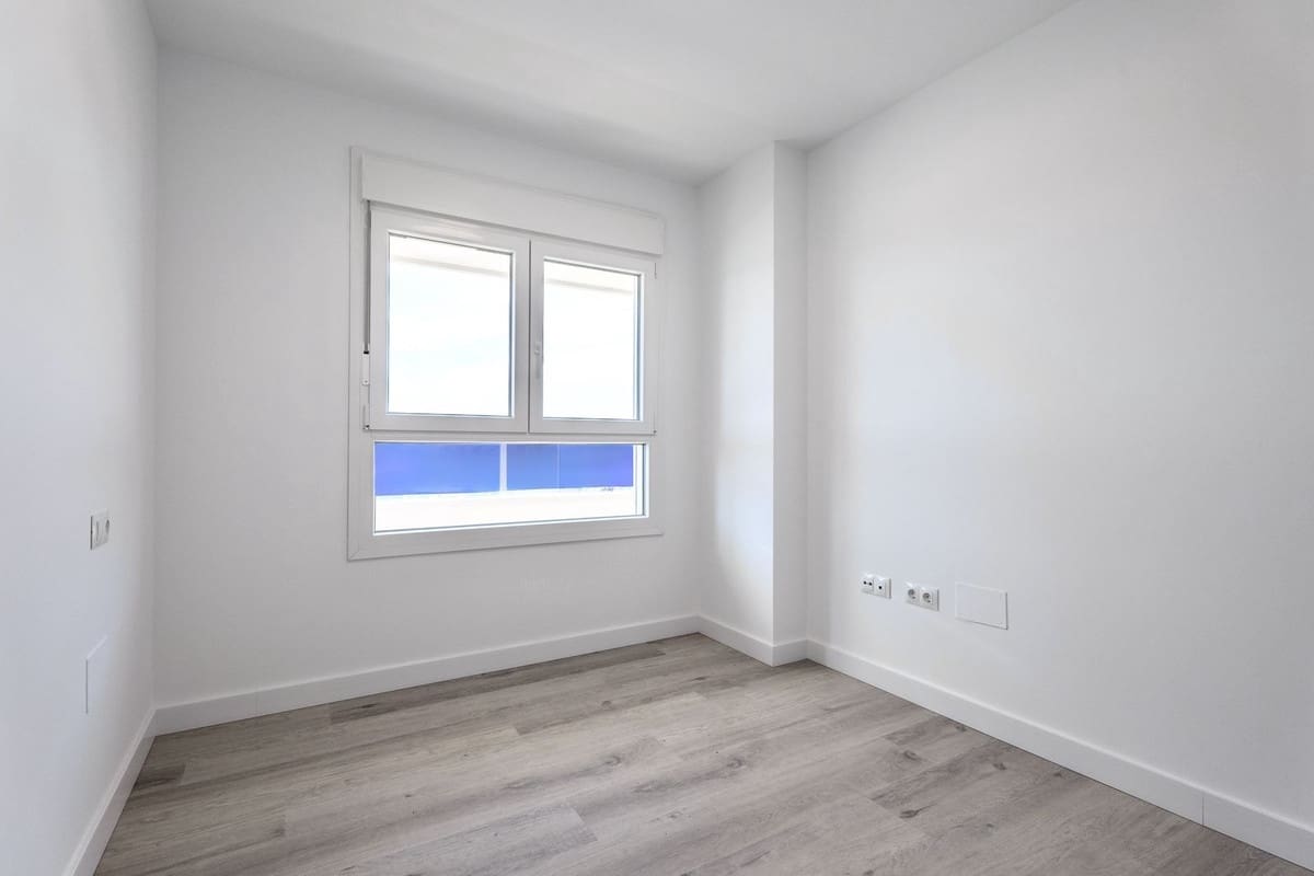 3 Zimmer Apartment zu vermieten in Nueva Andalucia mit Pool Garage - 2.700 € (Ref: 9816772)