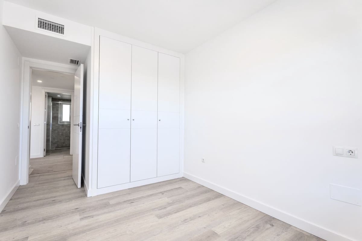 3 Zimmer Apartment zu vermieten in Nueva Andalucia mit Pool Garage - 2.700 € (Ref: 9816772)