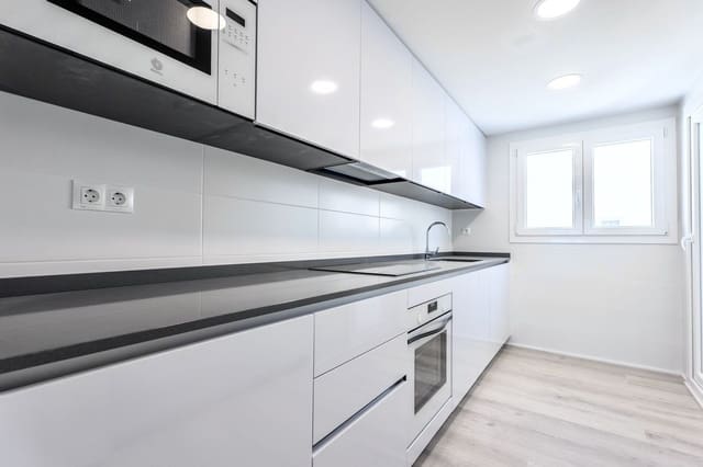 3 Zimmer Apartment zu vermieten in Nueva Andalucia, Marbella mit Pool Garage - 2.700 € (Ref: 9816772)