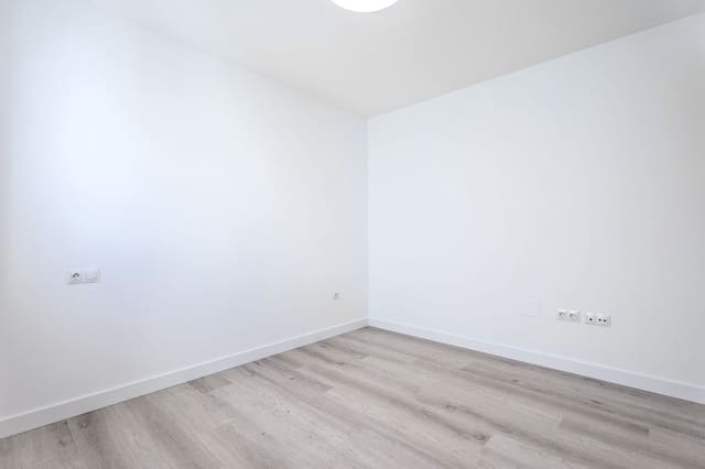 3 Zimmer Apartment zu vermieten in Nueva Andalucia, Marbella mit Pool Garage - 2.700 € (Ref: 9816772)