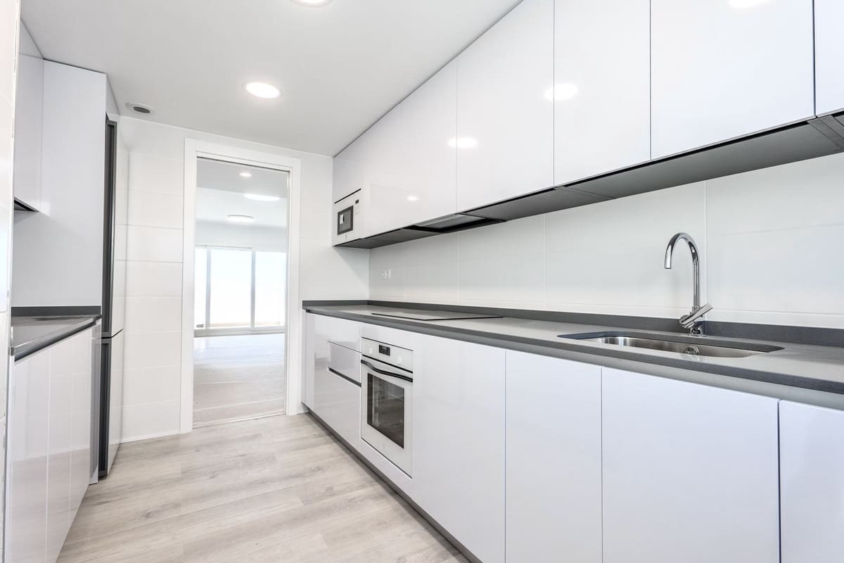 3 Zimmer Apartment zu vermieten in Nueva Andalucia mit Pool Garage - 2.700 € (Ref: 9816772)