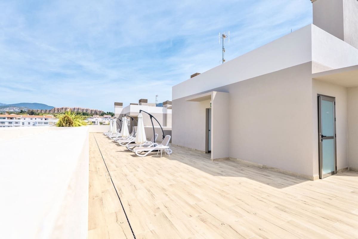 3 Zimmer Apartment zu vermieten in Nueva Andalucia mit Pool Garage - 2.700 € (Ref: 9816772)