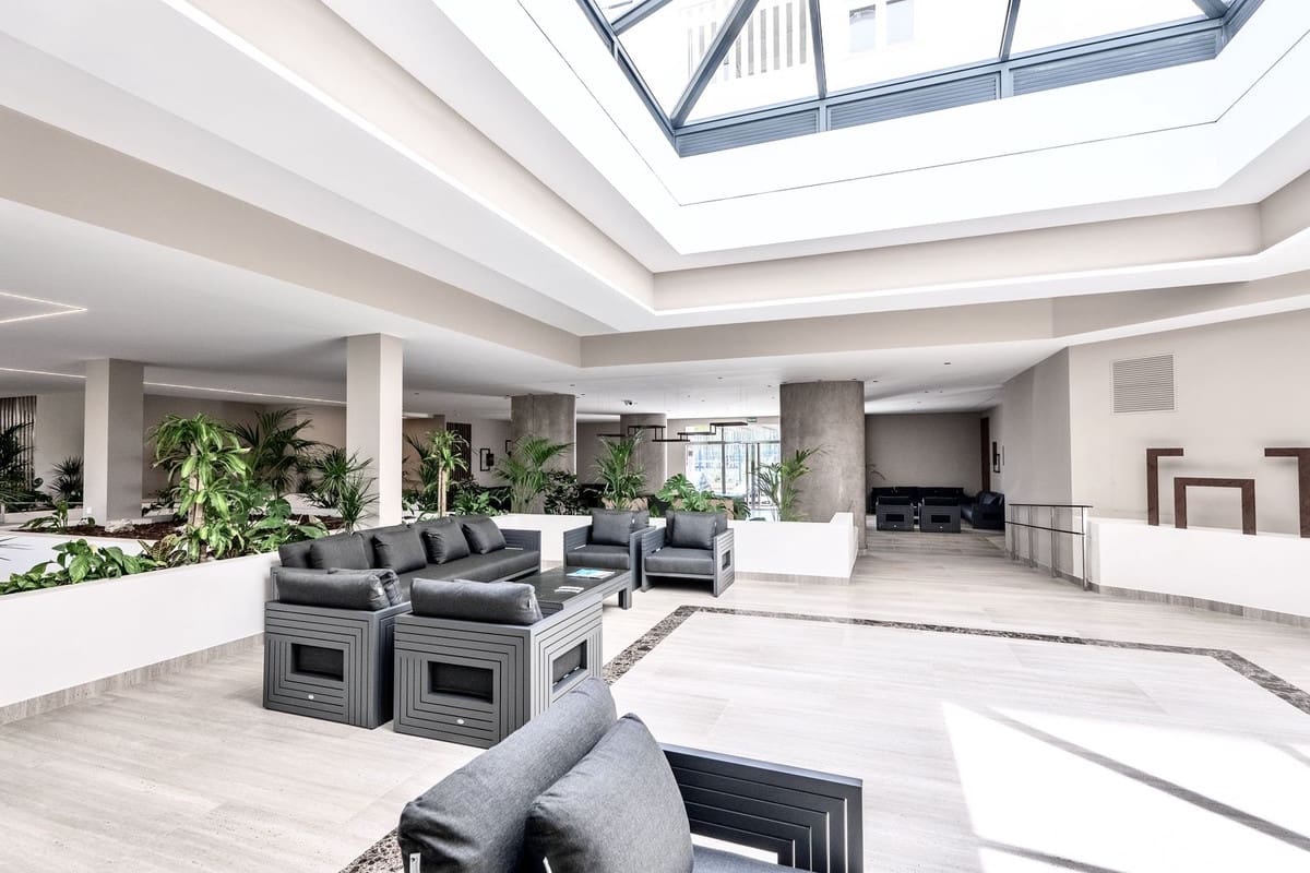3 Zimmer Apartment zu vermieten in Nueva Andalucia mit Pool Garage - 2.700 € (Ref: 9816772)