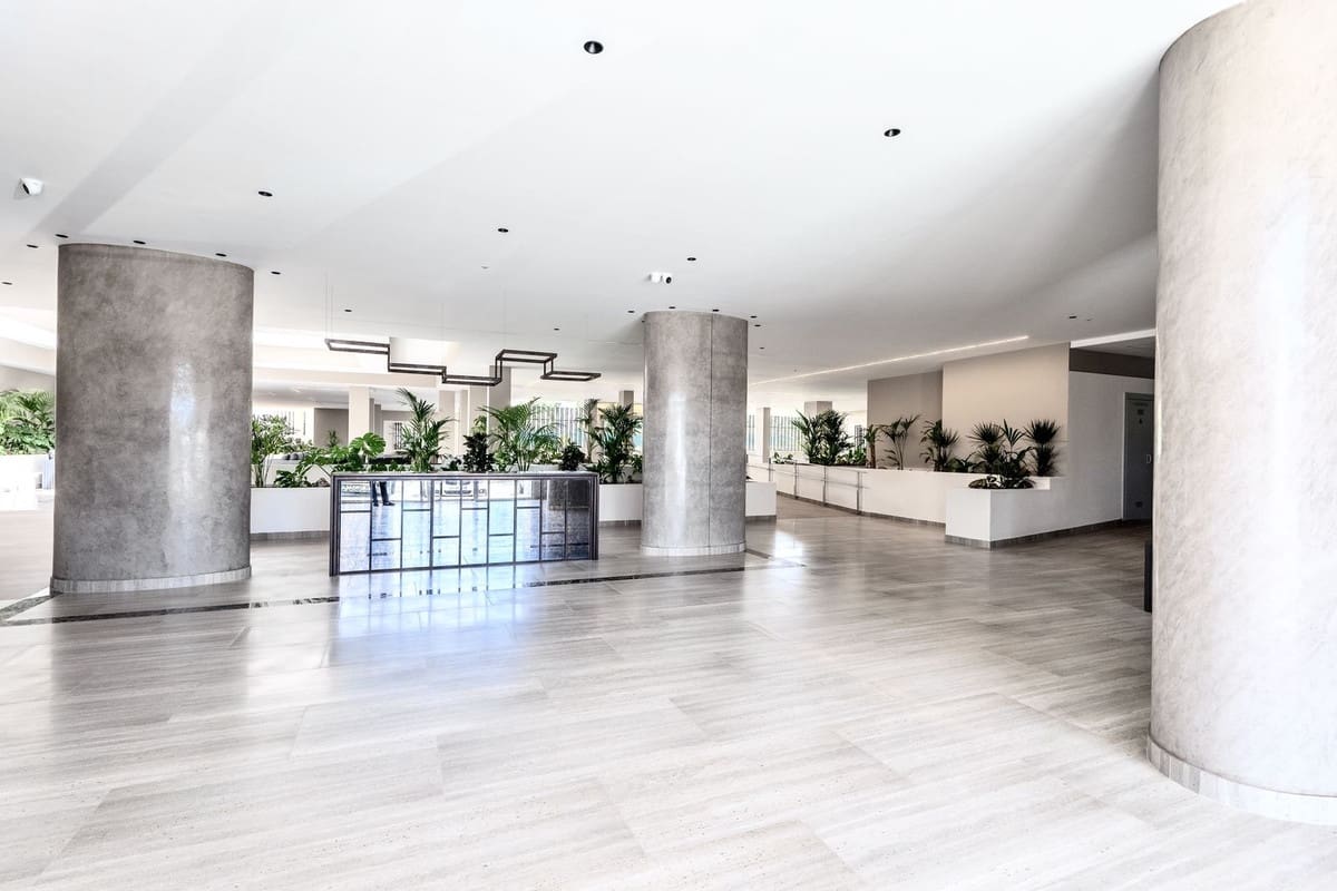 3 Zimmer Apartment zu vermieten in Nueva Andalucia mit Pool Garage - 2.700 € (Ref: 9816772)