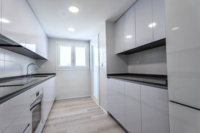 3 Zimmer Apartment zu vermieten in Nueva Andalucia, Marbella mit Pool Garage - 2.700 € (Ref: 9816772)