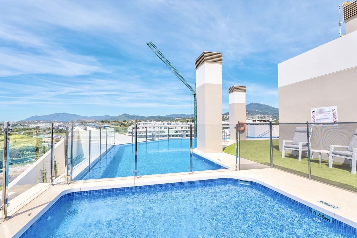 3 Zimmer Apartment zu vermieten in Nueva Andalucia mit Pool Garage - 2.700 € (Ref: 9816772)